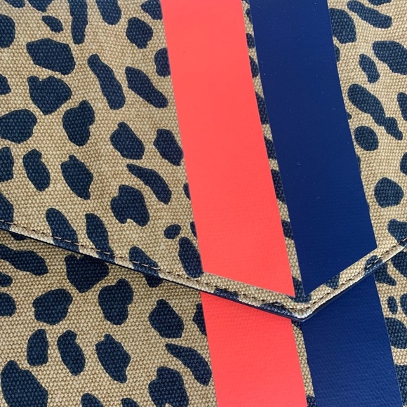 💫HP‼️💫 NEW STELLA & DOT “Bellamy” Clutch in Animal Dot with Racing Stripes - Picture 7 of 10